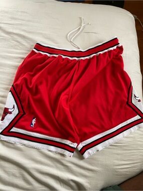 Mitchell & Ness Red Chicago Bulls Retro Shorts XXL